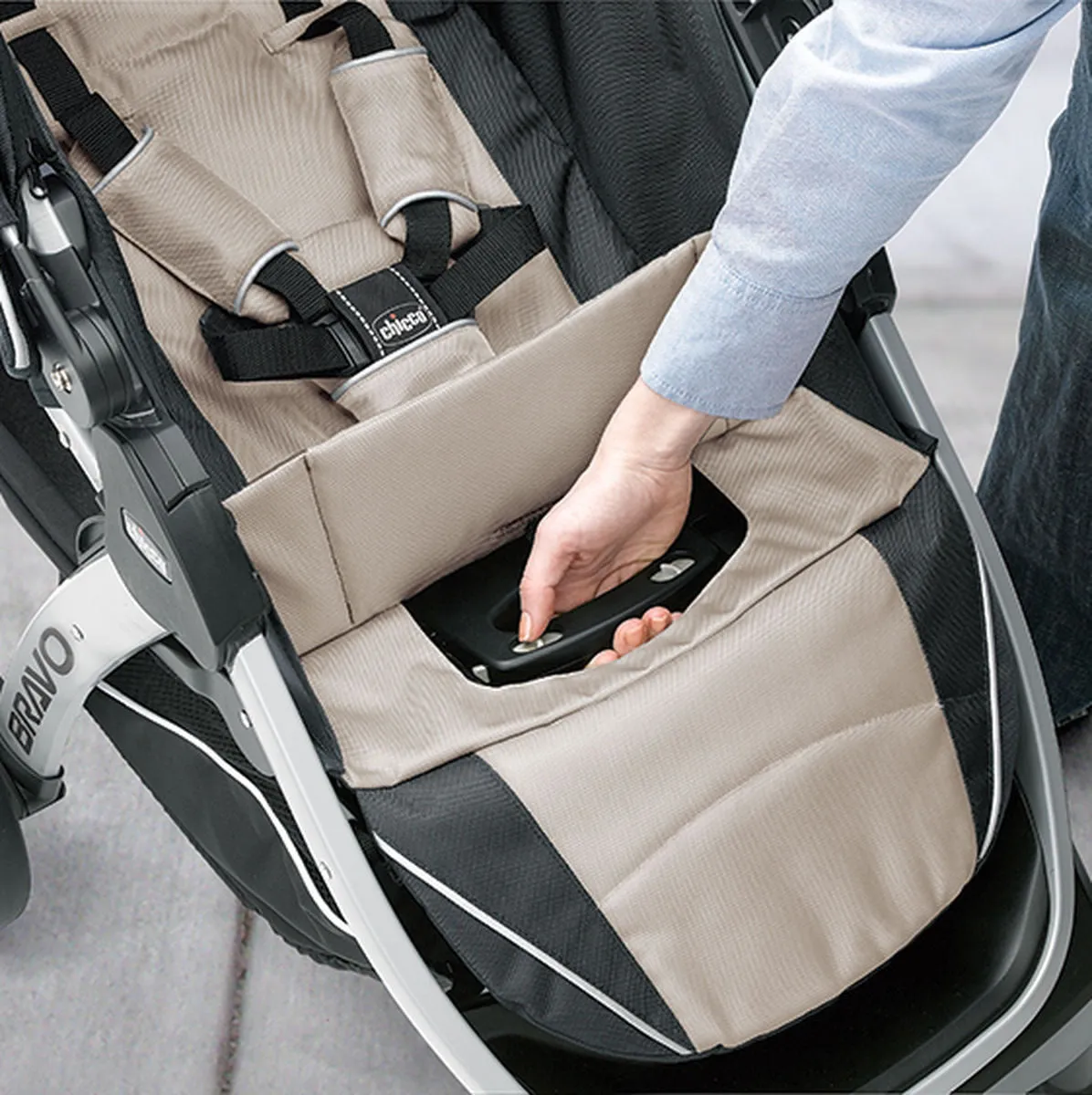 Chicco 2016 Bravo Trio Travel System - Rainfall