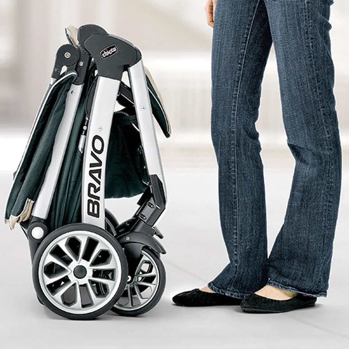 Chicco 2016 Bravo Trio Travel System - Rainfall