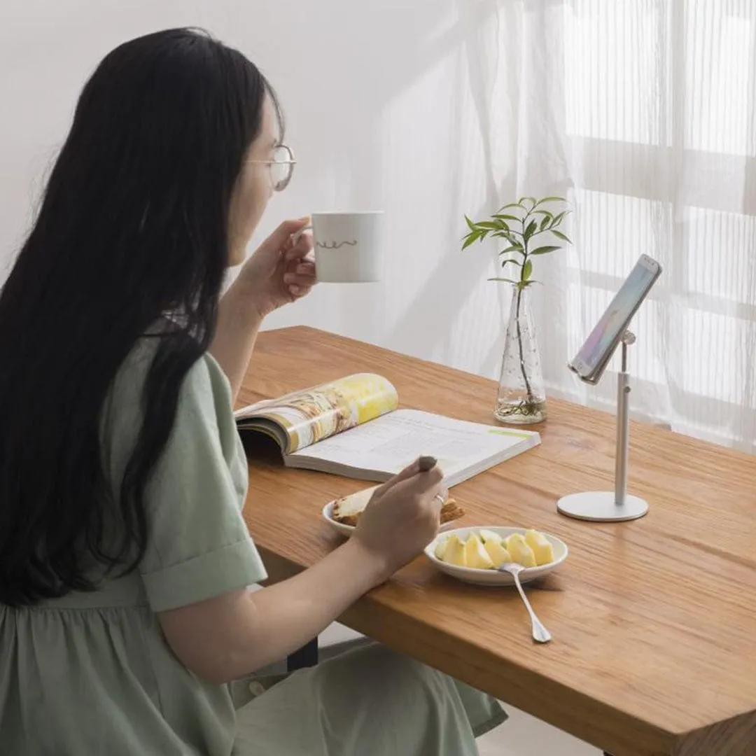 Desky Phone Stand