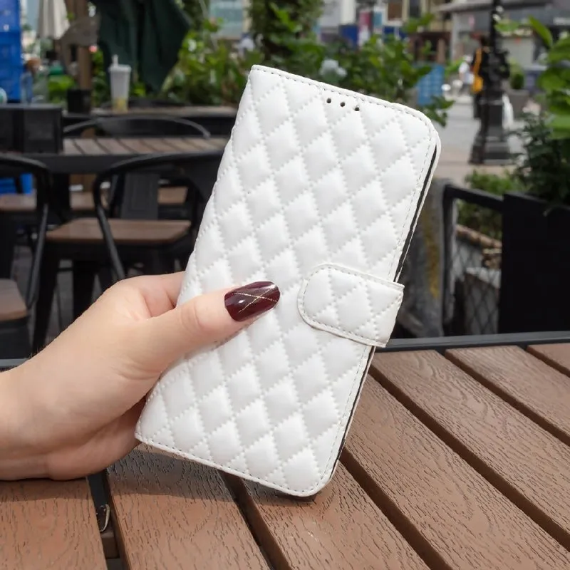 For iPhone 15 Diamond Lattice Wallet Flip Leather Phone Case(White)