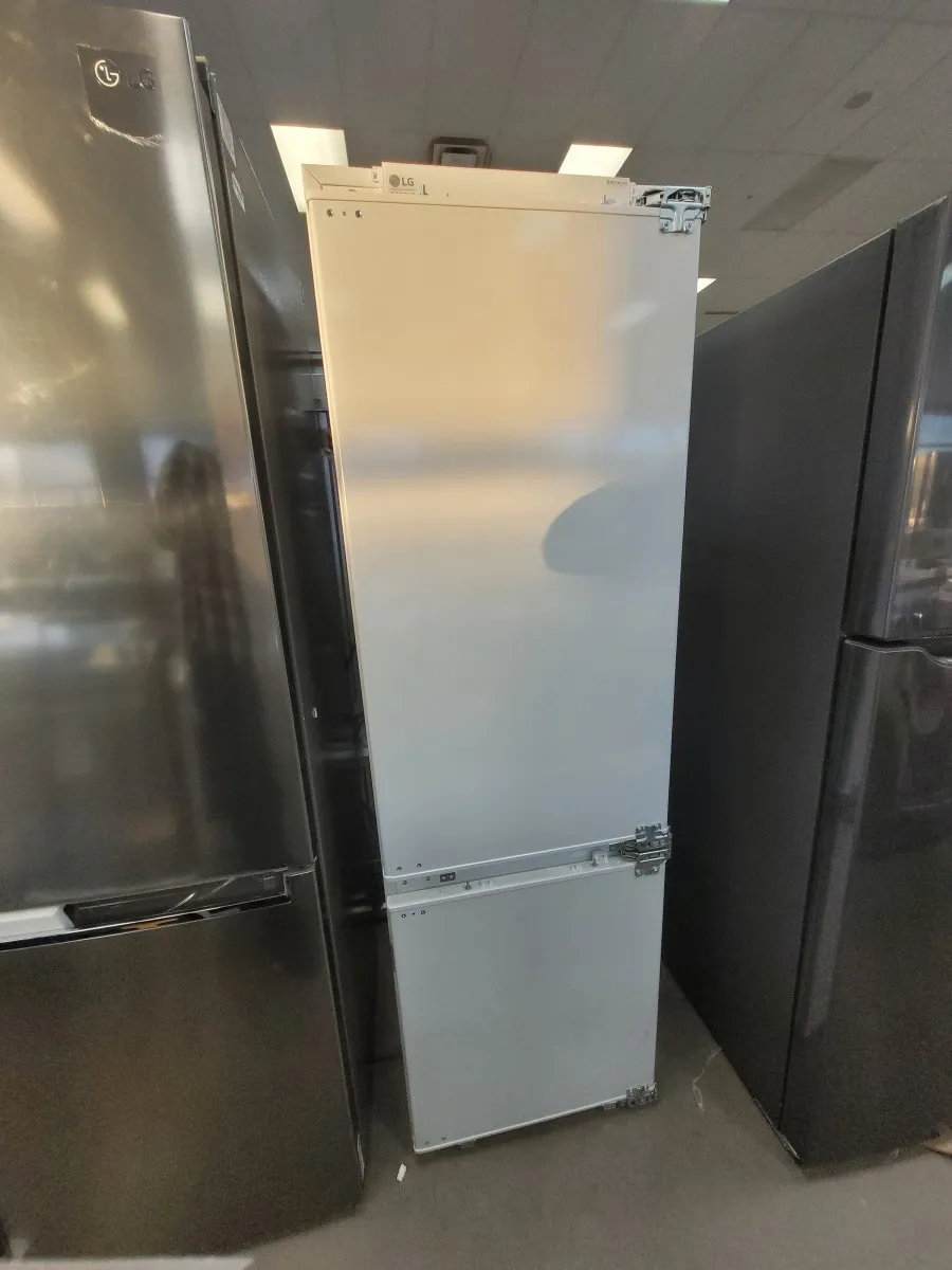 LSBNC1021P - REFRIGERATORS - LG - Bottom Freezer - White - Open Box