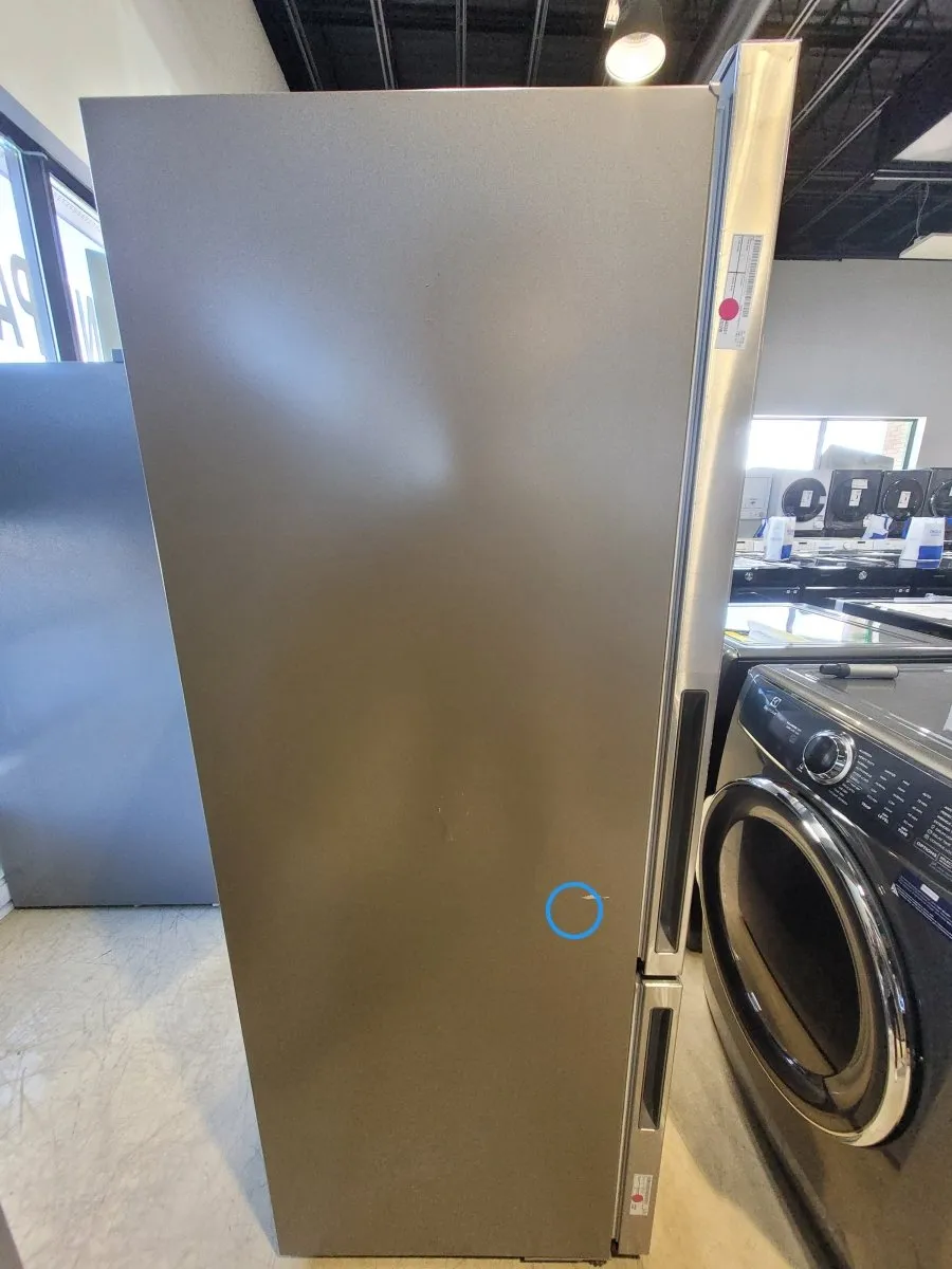 RF170BRPX6-N - REFRIGERATORS - Fisher & Paykel - Bottom Freezer - Stainless Steel - Open Box