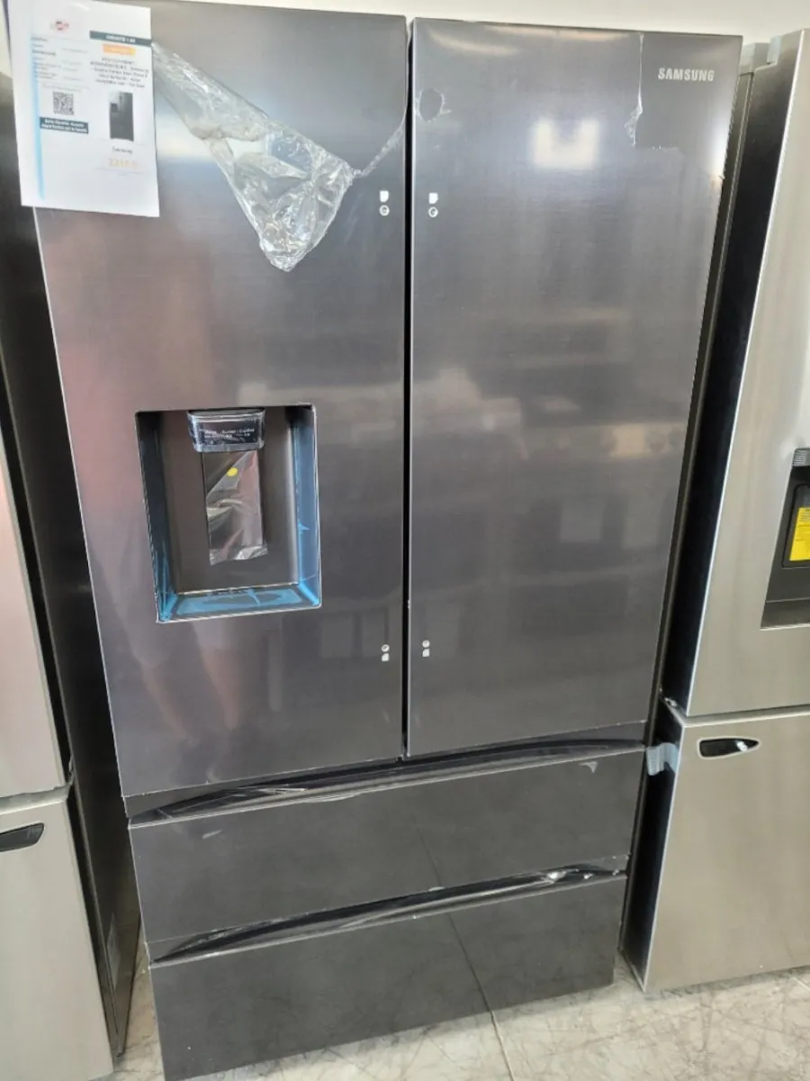 RF31CG7400MT - REFRIGERATORS - Samsung - French 4-Door - Black Stainless - Open Box