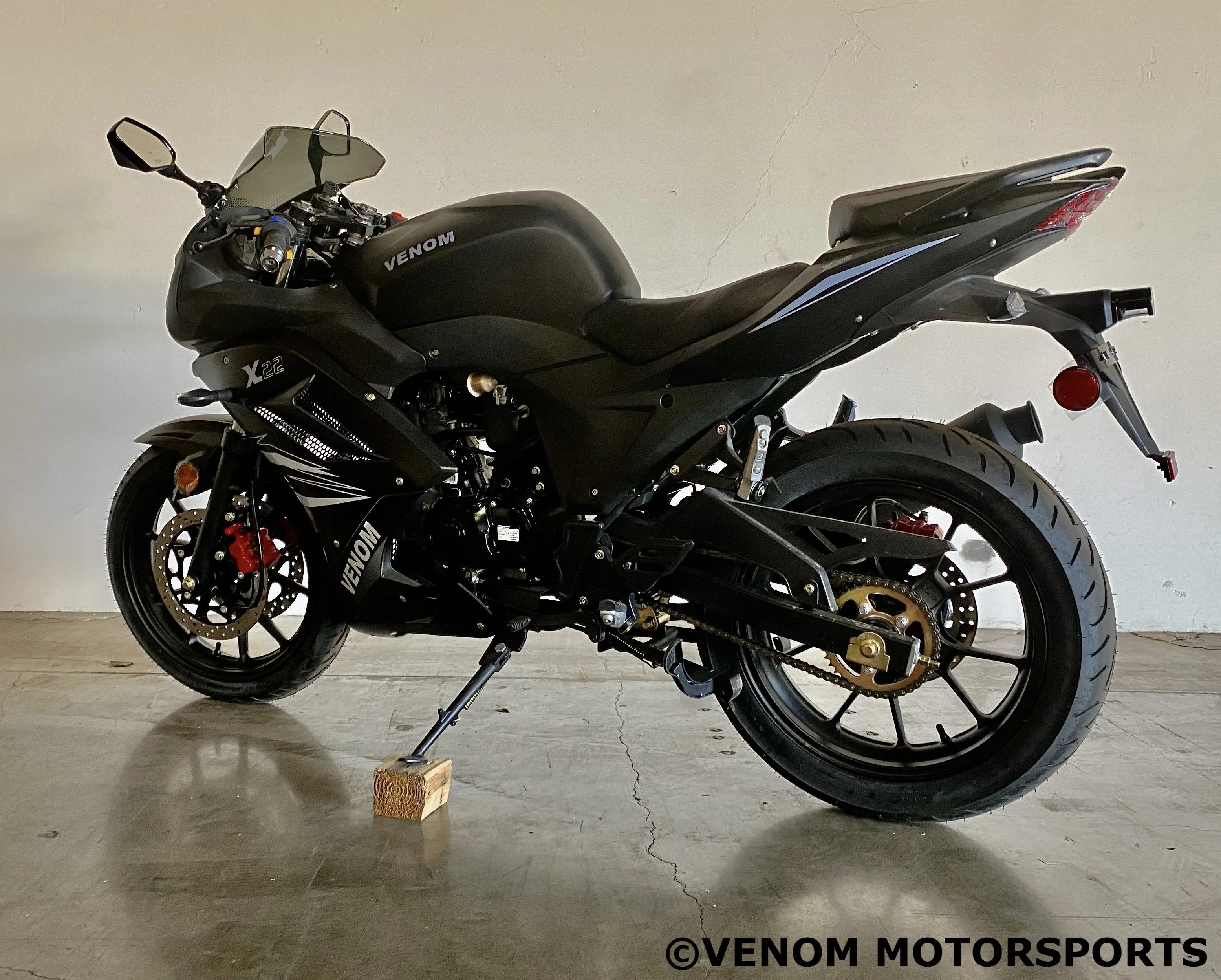 Venom X22 125cc Full-Size Motorcycle - Street Legal